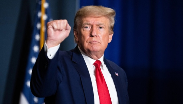 Введение администрацией президента США Дональда Трампа пошлин против ключевых торговых партнеров страны, что привело к повышению таможенных пошлин до одного из самых высоких уровней за последние десятилетия, повлекло за собой падение на мировых фондовых рынках.