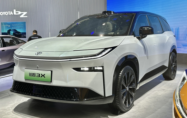 Toyota представила на китайском рынке свой самый дешевый электромобиль.