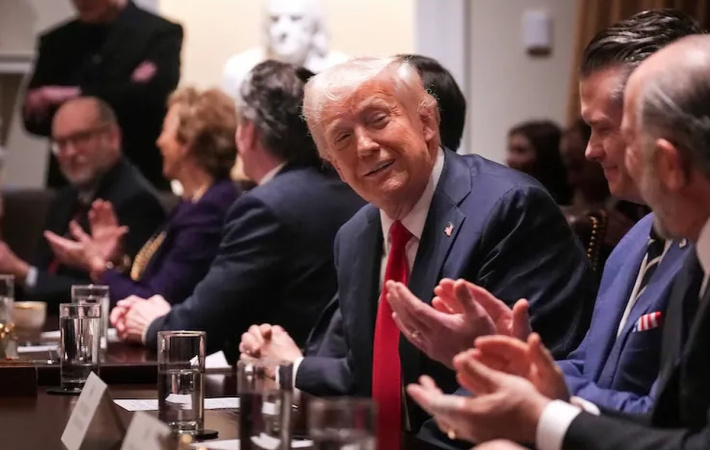 Президент США Дональд Трамп отказался от намерения ввести повышенные до 50% тарифы на импорт стали и алюминия из Канады.