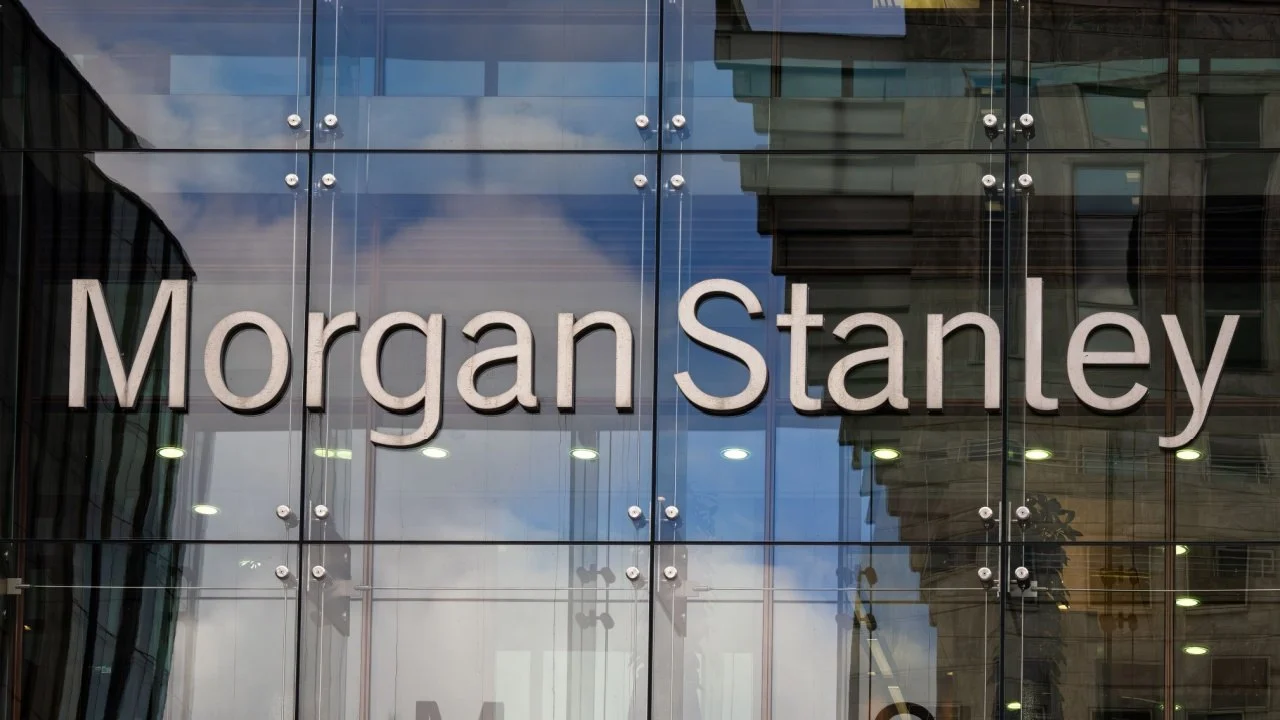 Инвестиционный банк Morgan Stanley планирует сократить около 2000 рабочих мест в конце марта.