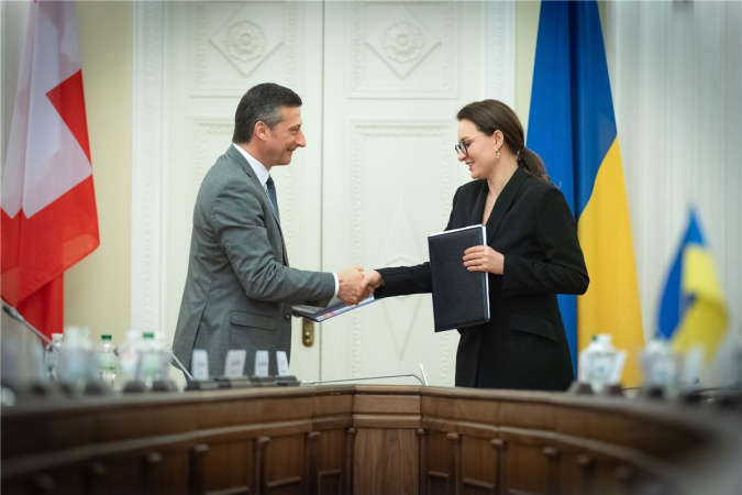 Україна та Швейцарія підписали Угоду про зміни до Меморандуму про взаєморозуміння між Міністерством економіки України та Державним секретаріатом Швейцарії з економічних питань (SECO), повідомляє пресслужба Мінекономіки.►Читайте сторінку «Мінфіну» у фейсбуці: головні фінансові новиниДеталі угодиЦей документ формалізує рішення Швейцарської Конфедерації збільшити підтримку Конкурсу проєктів із відновлення України.