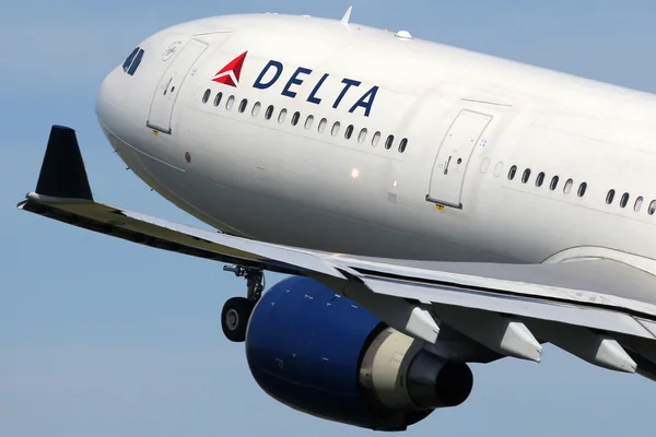 Американська Delta Air Lines сьомий рік поспіль очолила рейтинг найдорожчих брендів серед авіакомпаній світу.