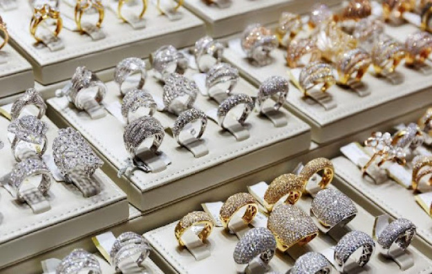 Фонд гарантирования вкладов физических лиц 29 мая 2025 выставляет на продажу активы ПАО «Проминвестбанк», а именно серебряные серьги и кольца, с начальной ценой лота — 993 тысячи гривен.