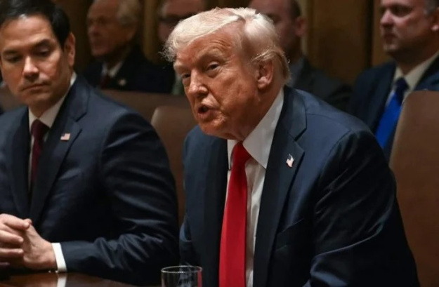 Президент США Дональд Трамп во время разговора с главой Европейской комиссии Урсулой фон дер Ляйен согласился предоставить Евросоюзу отсрочку до 9 июля для достижения соглашения по тарифам.► Читайте страницу «Минфина» в фейсбуке: главные финансовые новостиЧто известно«Она сказала, что хочет приступить к серьезным переговорам (…). 9 июля — это тот самый день, который она просила. (…) Я согласился это сделать», — цитирует телеканал CNN заявление Трампа журналистам.