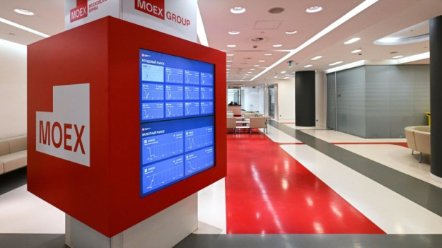 Угрозы президента США Дональда Трампа усилить санкции против россии из-за ударов по Украине повлекли за собой обвал российского рынка акций, который потерял около 100 миллиардов рублей капитализации за несколько часов.