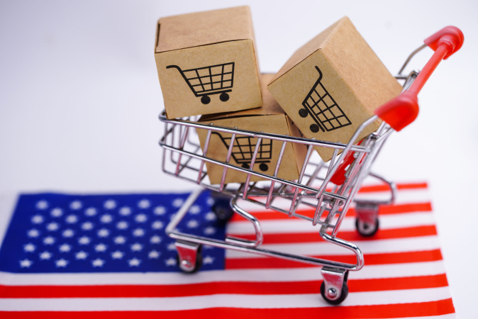 В мае в США наблюдалось значительное восстановление потребительской уверенности после пяти месяцев спадов, свидетельствуют данные The Conference Board, пишет Investing.com.► Подписывайтесь на телеграмм-канал «Минфина»: главные финансовые новостиПоказатели индексовИндекс потребительской уверенности вырос на 12,3 пункта до 98,0, превысив прогноз 87,1 и поднявшись с апрельского уровня 85,7.