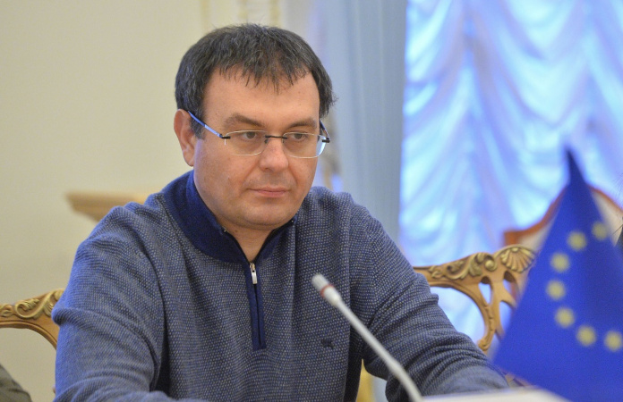 По оценкам главы финансового комитета Верховной Рады Даниила Гетманцева, теневой сектор украинской экономики составляет от 800 до 900 миллиардов гривен ежегодно, что создает значительные потери для бюджета.