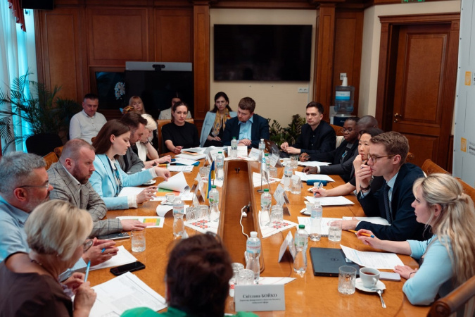 Міністерство фінансів України та Світовий банк готують угоду про позику на суму щонайменше $1 млрд для підтримки політики розвитку «Основи зростання» (Development Policy Operation, DPO).