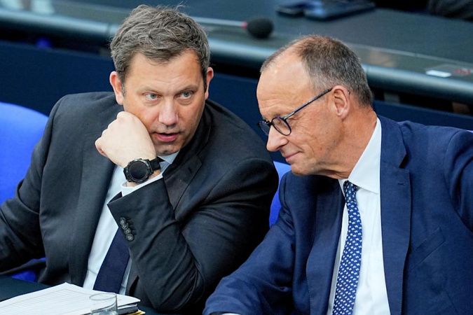 Новое правительство Германии в среду, 4 июня, объявило о запуске пакета налоговых льгот и дальнейшем снижении налогов для компаний, чтобы оживить экономику, которая сокращалась два года подряд и, по прогнозам, в этом году останется в стагнации.