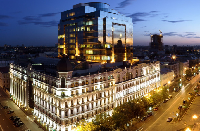 City Capital Group, принадлежащая израильскому бизнесмену Оферу Керзнеру, покупает два объекта коммерческой недвижимости в центре Киева — в первую очередь БЦ «Леонардо» и ТРЦ «Универмаг «Украина».