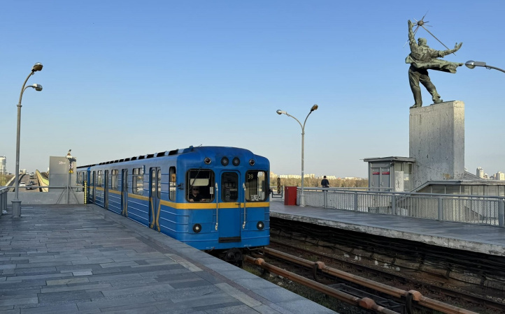 Сьогодні, 5 червня, у роботі турнікетів київського метрополітену стався технічний збій, через який тимчасово неможлива безконтактна оплата за проїзд.