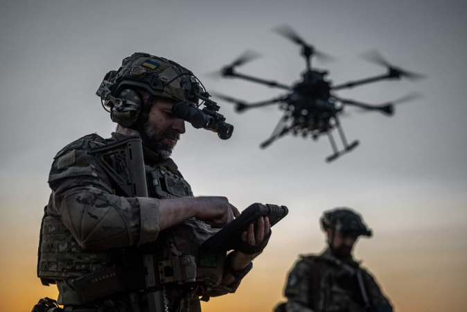 Министр обороны Франции Себастьян Лекорню объявил в пятницу о партнерстве, в рамках которого французская автомобильная компания и малое оборонное предприятие объединят усилия по производству дронов на территории Украины.