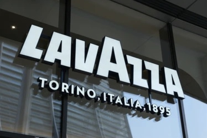 Итальянская компания Lavazza изучает возможность объединения с немецкой Dallmayr с целью создания международного кофейного холдинга с оборотом до 5 млрд євро.