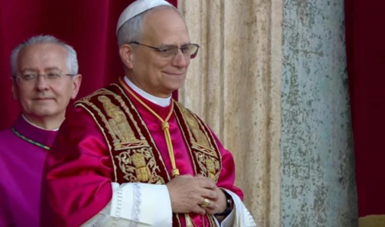 Папа Лев XIV назвал искусственный интеллект ключевой угрозой для человечества и объявляет его приоритетной темой своего понтификата, пишет Incrypted.► Читайте телеграм-канал «Минфина»: главные финансовые новостиПодробностиПо его словам, вызовы XXI века сравнимы с социальными потрясениями Позолоченного века XIX века.