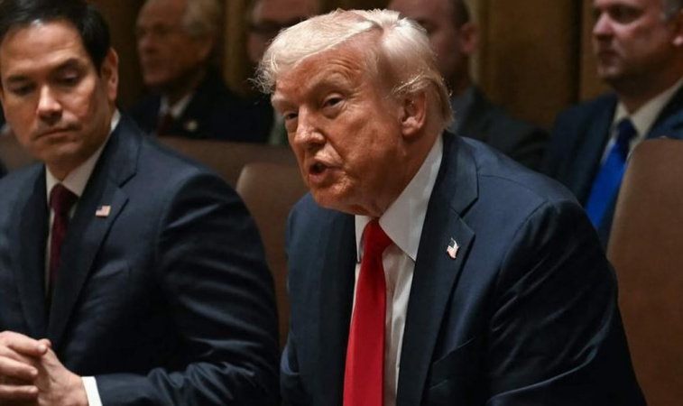 Президент Дональд Трамп сегодня заявил о немедленном прекращении всех торговых переговоров с Канадой.