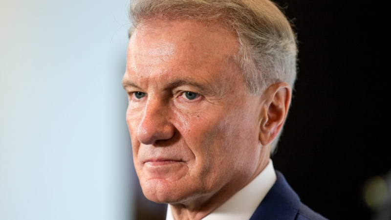 Глава крупнейшего российского банка «Сбербанк» Герман Греф заявил, что экономика России вступает в период тяжелых испытаний, а трудности, вызванные военными расходами, инфляцией и высокими ставками, продлятся и в 2026 году.