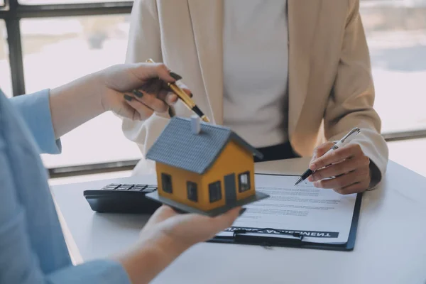 У 2025 році вже 2 953 українські родини отримали кредити на придбання власного житла за програмою доступної іпотеки єОселя.