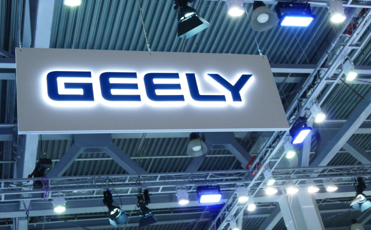 В первом полугодии 2025 года Geely Automobile реализовала 1409180 авто, сообщили в компании, что на 47% больше по сравнению с аналогичным периодом прошлого года и самый высокий шестимесячный объем в истории компании.