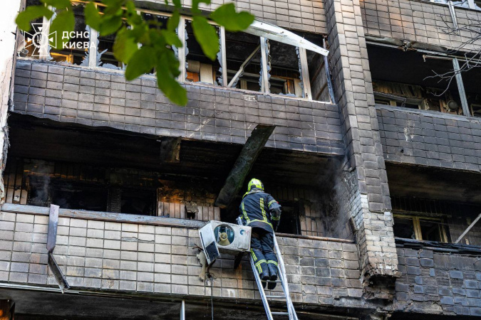 В ночь с 3 на 4 июля российские войска в очередной раз атаковали Киев дронами и баллистическими ракетами.