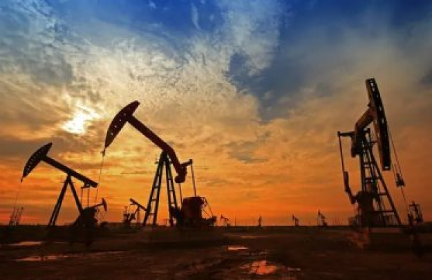 Ціни на нафту марки Brent у понеділок демонстрували волатильні торги в районі $69 за барель після того, як альянс ОПЕК+ оголосив про більше, ніж очікувалося, збільшення видобутку нафти в серпні.