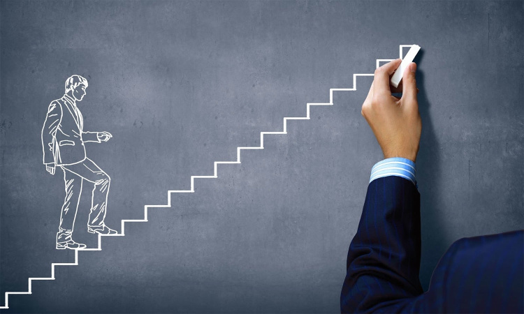 Введение четырехдневной рабочей недели в Украине возможно только при двух условиях: окончании войны и послевоенного восстановления и сохранения производительности труда.