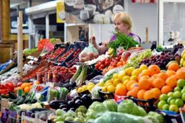 Овочі в Україні дешевшають, але ціни на фрукти продовжують ставити рекорди
