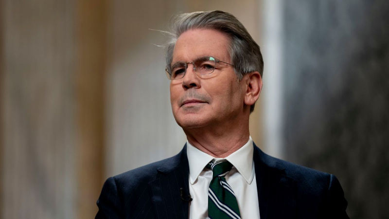 Министр финансов США Скотт Бессент призвал международные финансовые организации (МФО) активно сотрудничать с новосозданным Американско-Украинским инвестиционным фондом восстановления.