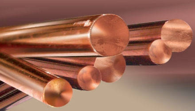 Чотири найбільші сировинні трейдери — Trafigura, Mercuria, Glencore та IXM — можуть отримати понад $300 мільйонів прибутку завдяки арбітражній торгівлі міддю напередодні запровадження в США нових мит.