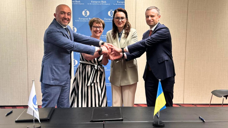 Украина в партнерстве с Европейским банком реконструкции и развития (ЕБРР) планирует создать новый биржевой холдинг, флагманом которого станет новая фондовая биржа.