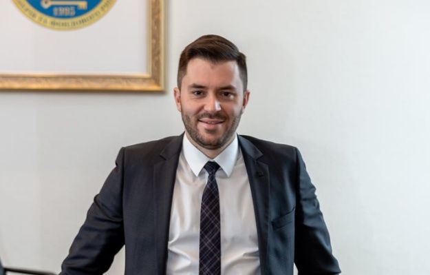 Глава Национальной комиссии по ценным бумагам и фондовому рынку (НКЦБФР) Руслан Магомедов может в ближайшее время досрочно покинуть свой пост.