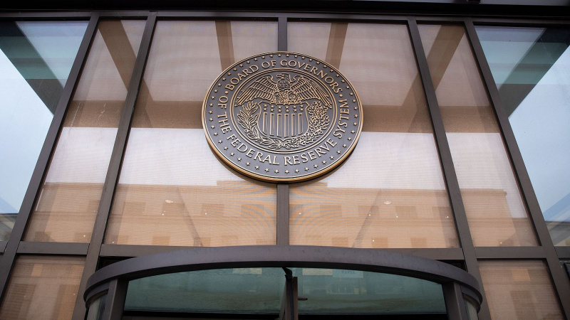 Президент Федерального резервного банку (ФРБ) Чикаго Остан Гулсбі заявив, що, на його думку, Федеральна резервна система (ФРС) США зможе «досить суттєво» знизити базову процентну ставку протягом наступних 12 місяців.