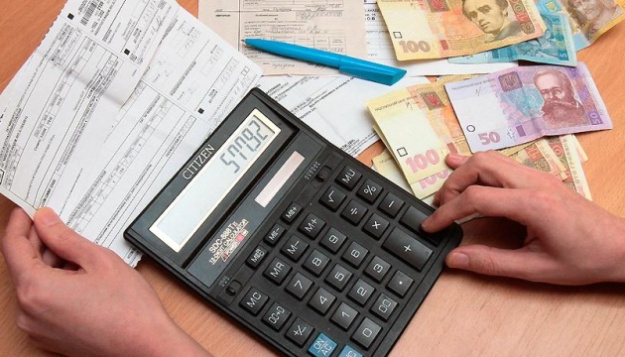 Вне зависимости от того, где сегодня проживает гражданин Украины, в его родной дом (в первую очередь квартиру) на Родине продолжают поступать счета — за тепло, газ, воду, свет.