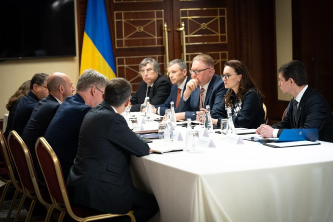 Украина и Франция создадут новый Фонд поддержки критической инфраструктуры и приоритетных секторов экономики Украины с целевым объемом финансирования в 200 миллионов евро.