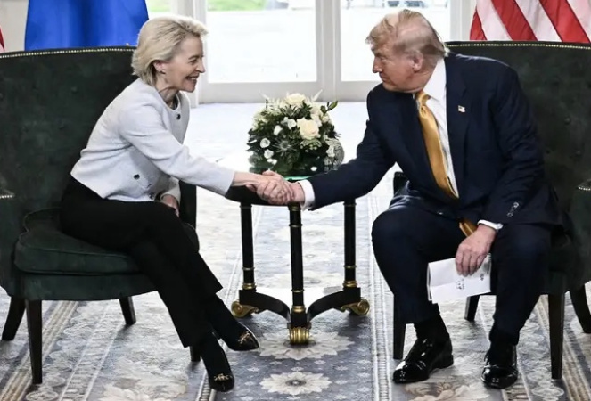 Після місяців напруженості у відносинах президент США Дональд Трамп і президентка Європейської Комісії Урсула фон дер Ляєн у неділю, 27 липня, досягли домовленостей щодо укладення торговельної угоди.