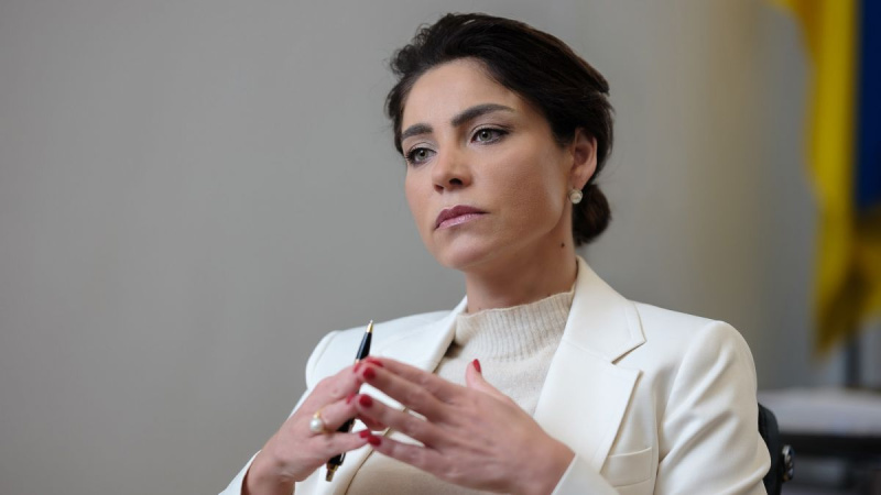 Голова Національного агентства з розшуку та менеджменту активів Олена Дума написала заяву про звільнення. ► Читайте сторінку «Мінфіну» у фейсбуці: головні фінансові новини«Я написала заяву про звільнення з посади Голови Національного агентства з розшуку та менеджменту активів і прошу Уряд її задовольнити», — повідомила вона в телеграм-каналі.