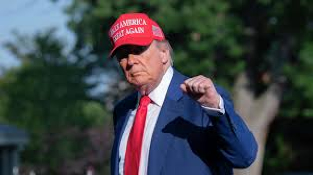 Президент США Дональд Трамп заявив, що українці, які втекли від війни, можуть залишатися у Сполучених Штатах до її завершення.