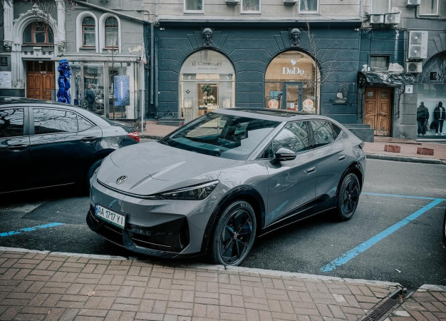 Чимало електрокарів завозяться до України «про запас». І згодом вони можуть тиснути на ціни