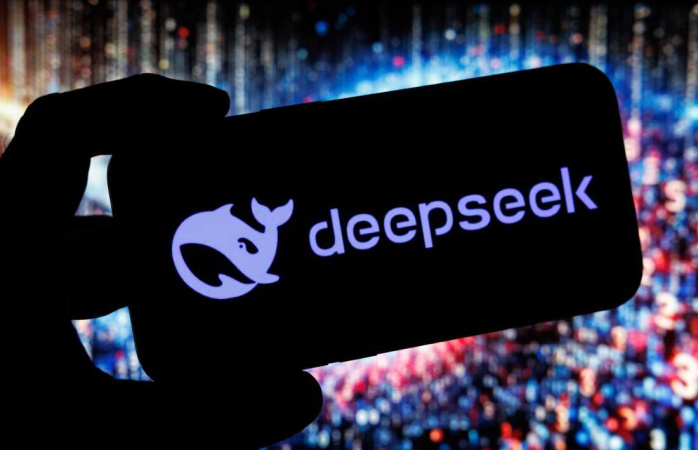 Китайская компания DeepSeek, специализирующаяся на разработке ИИ, отложила выпуск новой модели из-за проблем с обучением на чипах Huawei.