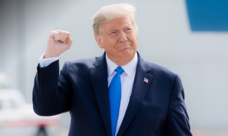 Апелляционный суд Нью-Йорка снял с Дональда Трампа многомиллионный штраф, но в то же время подтвердил, что президент США виновен в мошенничестве из-за манипуляций с финансовой отчетностью.