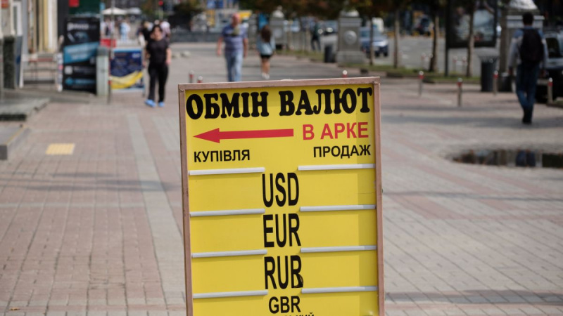 Цей тиждень на валютному ринку України пройшов досить позитивно для гривні, хоча поки що й не дав остаточної відповіді на найважливіші для нас питання щодо реальної можливості тристоронньої зустрічі «Трамп-Зеленський-Путін» та перспектив завершення війни.