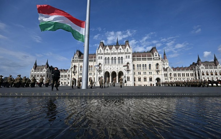 Правительство Венгрии обжаловало в Суде Евросоюза решение об использовании замороженных российских активов для финансирования военной помощи Украине.