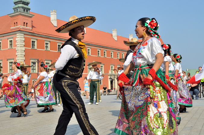 Власти Мексики собираются повысить пошлины на ряд ввозимых из Китая товаров и тем самым удовлетворить соответствующие требования США, сообщает Bloomberg со ссылкой на источники.► Читайте страницу «Минфина» в фейсбуке: главные финансовые новостиЭто повышение пошлин войдет в проект бюджета на 2026 год, который правительство представит в сентябре.