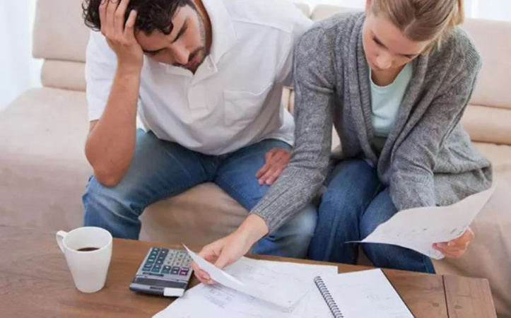 Защита прав заемщиков микрокредитов — вопрос, который становится все острее на фоне полномасштабной войны и экономической нестабильности.