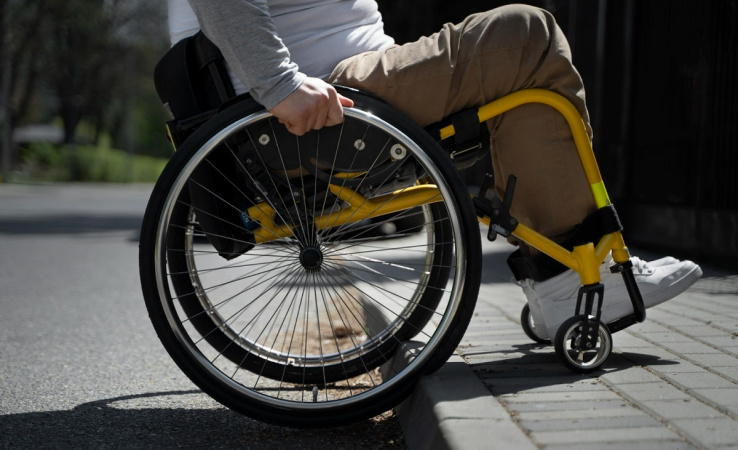 С августа 2023 года Государственная служба занятости выплатила более 267 миллионов гривен компенсации работодателям, которые обустраивают рабочие места для людей с инвалидностью.