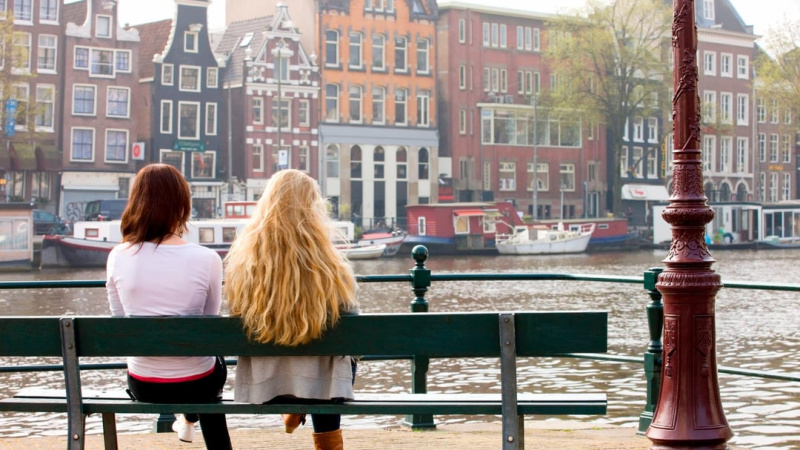 Пока во многих странах мира четырехдневная рабочая неделя остается мечтой, в Нидерландах она фактически стала реальностью.