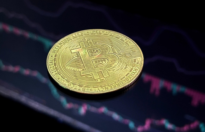 Снижение ключевой ставки Федеральной резервной системы США (ФРС) может спровоцировать рост криптовалютного рынка.