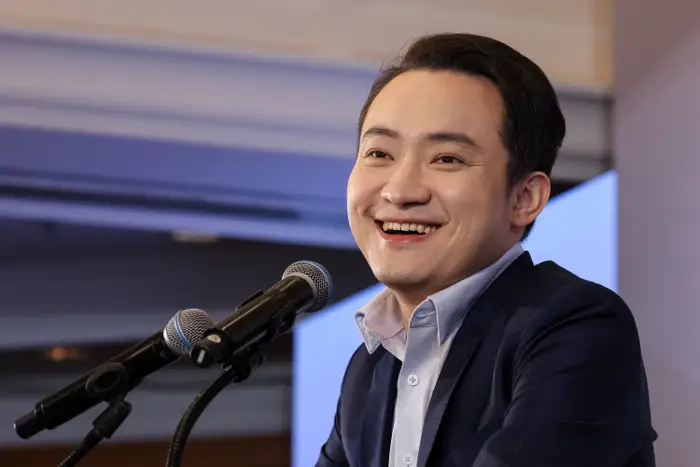 Криптомиллиардер Джастин Сан, один из крупнейших инвесторов в криптовалютный проект семьи Трампа World Liberty Financial, публично обвинил компанию в «необоснованном замораживании» его токенов.