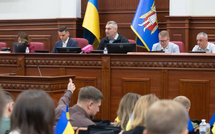 Президент України Володимир Зеленський підписав зміни до закону про державний бюджет на 2025 рік, що, зокрема, передбачають вилучення 8 млрд грн з бюджету Києва.