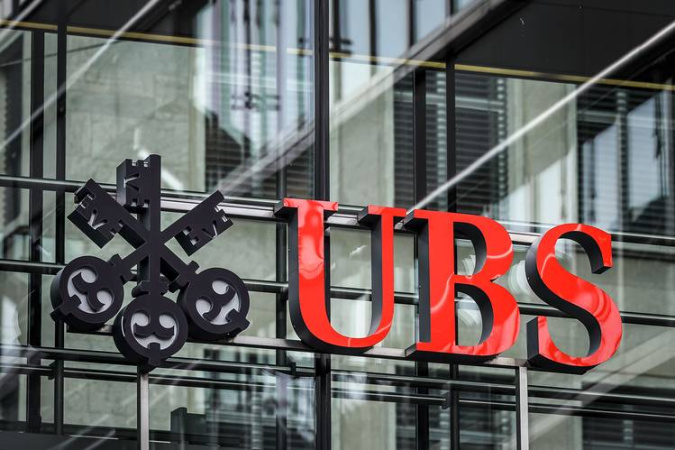 Крупнейший банк Швейцарии UBS может переехать в США на фоне недовольства его руководства новыми финансовыми требованиями со стороны швейцарского правительства.