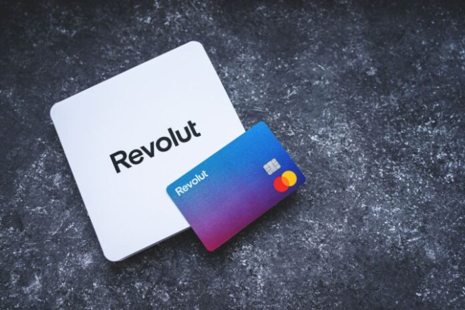 Финтех-компания Revolut проводит новый раунд привлечения первичного капитала, в рамках которого компания оценивается в $75 миллиардов.